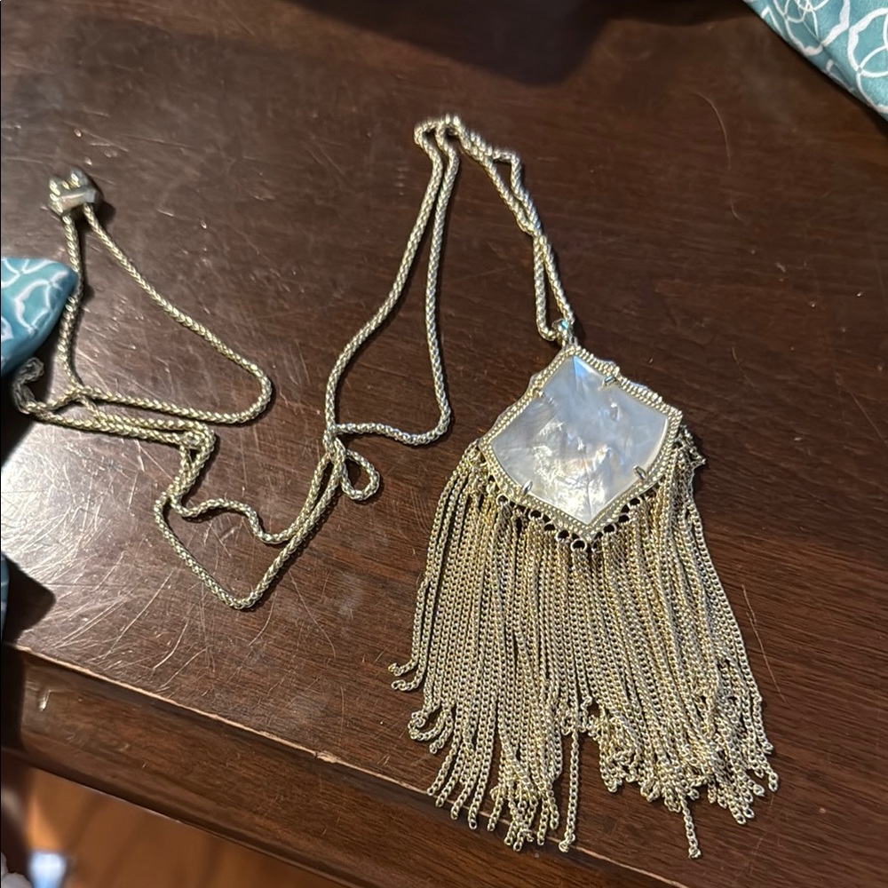 Kendra Scott “Kingston” Gold Fringe Necklace in mother of pearl